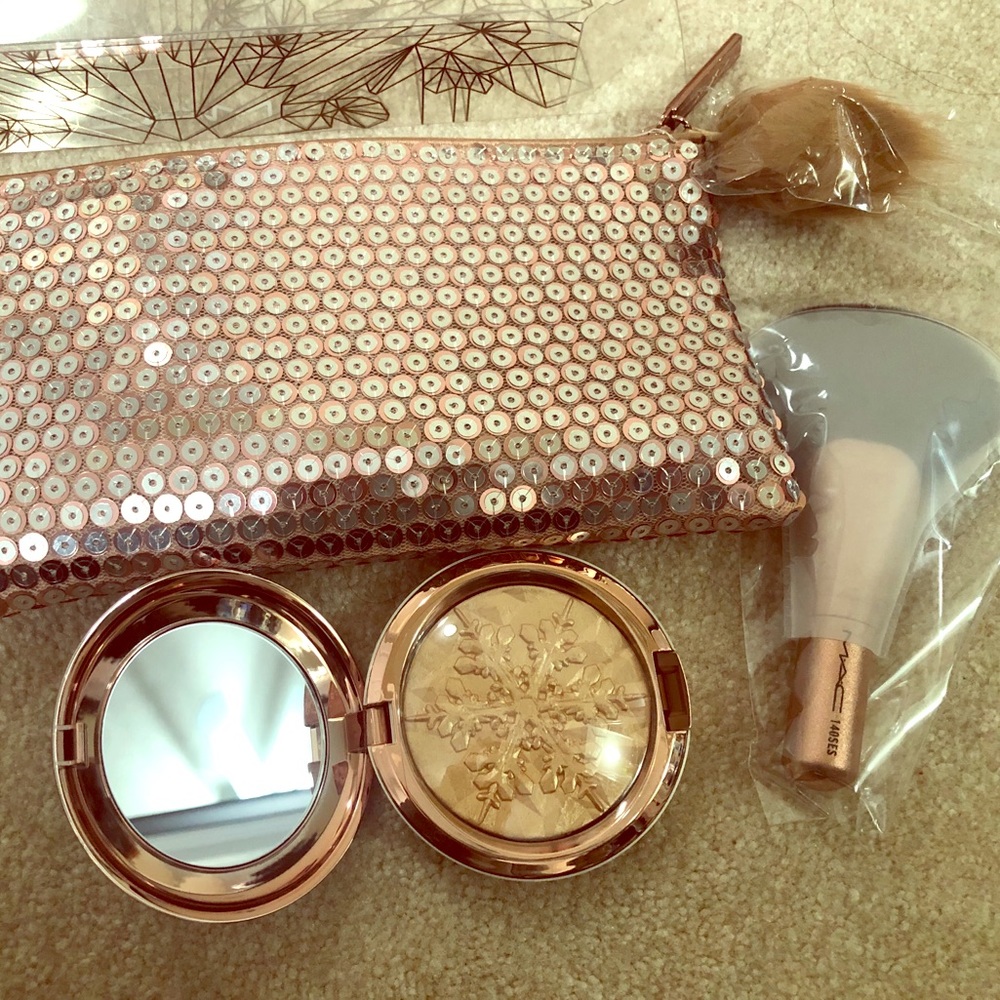 Mac Snow Ball set in Gold